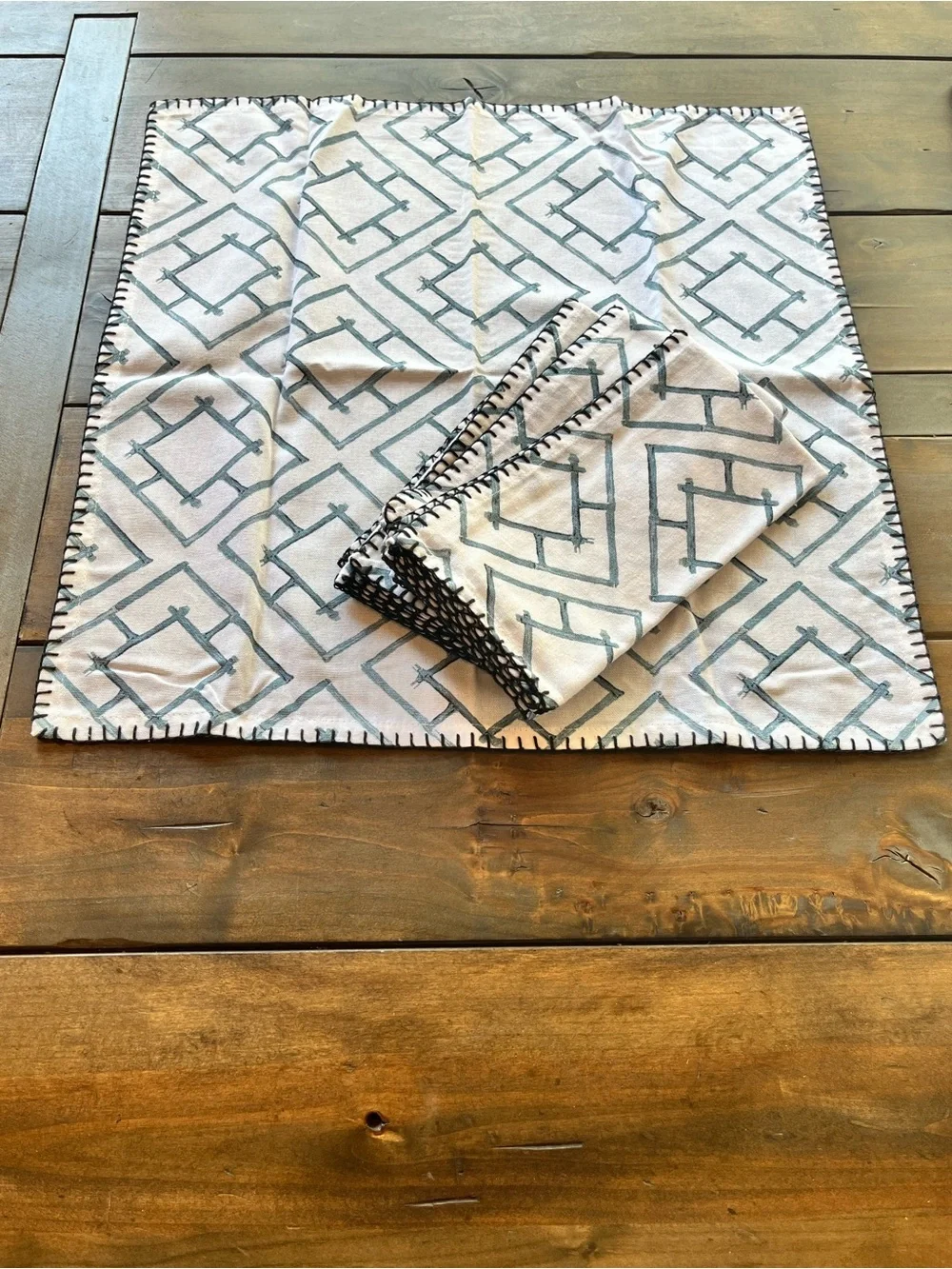 Pier 1 Geometric Pattern Cotton Napkins (4)White & Blue w/Black Stitch Trim NWT